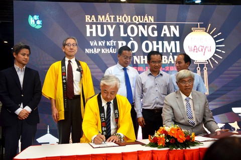 Ra mắt thịt bò Nhật nuôi hoàn toàn tại Việt Nam - Ảnh 2. Ra mắt thịt bò Nhật nuôi hoàn toàn tại Việt Nam - Ảnh 2.