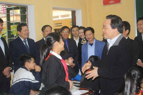 Ông Phùng Xuân Nhạ: Tôi lo lắng còn những vụ tương tự hiệu trưởng dâm ô - Ảnh 1. Ông Phùng Xuân Nhạ: Tôi lo lắng còn những vụ tương tự hiệu trưởng dâm ô - Ảnh 1.