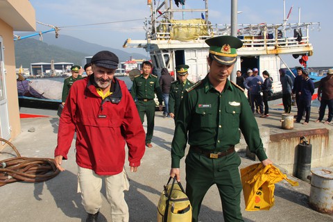Tay chơi thuyền buồm trở về Mỹ sau một năm được Đà Nẵng cưu mang - Ảnh 1. Tay chơi thuyền buồm trở về Mỹ sau một năm được Đà Nẵng cưu mang - Ảnh 1.