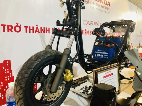 Honda VN bất ngờ với sự kiện ra mắt... xe máy điện Honda - Ảnh 4. Honda VN bất ngờ với sự kiện ra mắt... xe máy điện Honda - Ảnh 4.