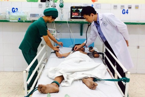 Bé trai 13 tuổi vỡ đại tràng do dùng máy thổi hơi thổi vào hậu môn - Ảnh 1. Bé trai 13 tuổi vỡ đại tràng do dùng máy thổi hơi thổi vào hậu môn - Ảnh 1.