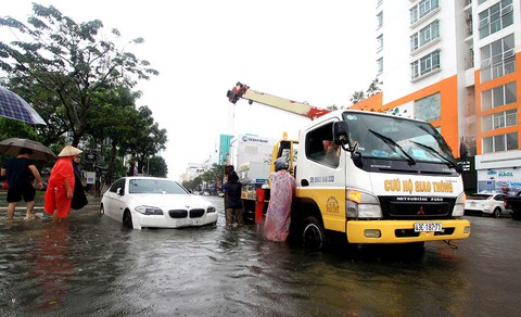 Đà Nẵng lại nóng chuyện khoán xe công, ngập nước - Ảnh 1. Đà Nẵng lại nóng chuyện khoán xe công, ngập nước - Ảnh 1.