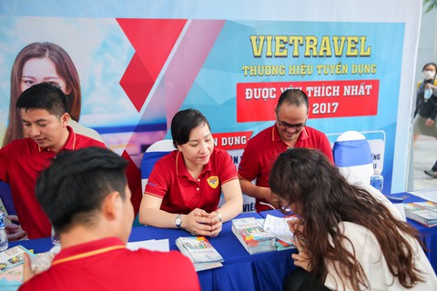 Sinh viên chinh phục nhà tuyển dụng - Ảnh 2. Sinh viên chinh phục nhà tuyển dụng - Ảnh 2.
