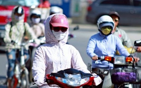 Chị em dễ bị loãng xương khi ra ngoài nắng che chắn quá kỹ - Ảnh 1. Chị em dễ bị loãng xương khi ra ngoài nắng che chắn quá kỹ - Ảnh 1.
