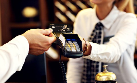Ngân hàng tất bật đầu tư thẻ chip - Ảnh 1. Ngân hàng tất bật đầu tư thẻ chip - Ảnh 1.