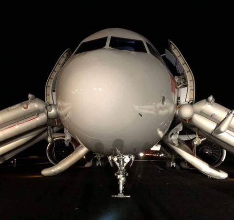 2 ngày sau vụ máy bay văng bánh mũi, Vietjet cáo lỗi khách hàng - Ảnh 1. 2 ngày sau vụ máy bay văng bánh mũi, Vietjet cáo lỗi khách hàng - Ảnh 1.