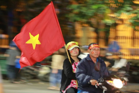 Muôn vẻ vui nhộn, hài hước cổ động viên Việt Nam - Ảnh 3. Muôn vẻ vui nhộn, hài hước cổ động viên Việt Nam - Ảnh 3.