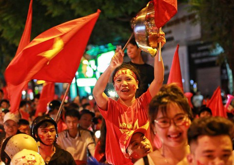 Muôn vẻ vui nhộn, hài hước cổ động viên Việt Nam - Ảnh 17. Muôn vẻ vui nhộn, hài hước cổ động viên Việt Nam - Ảnh 17.