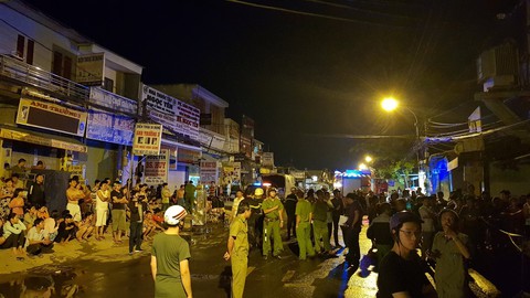 Cháy khu trọ công nhân ở Sài Gòn, 1 người tử vong - Ảnh 1. Cháy khu trọ công nhân ở Sài Gòn, 1 người tử vong - Ảnh 1.