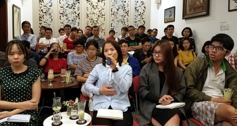 Làm nhà văn như trở thành người yêu lý tưởng - Ảnh 2. Làm nhà văn như trở thành người yêu lý tưởng - Ảnh 2.