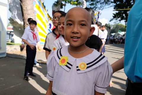 385 ước nguyện của bệnh nhi được thực hiện tại ngày hội Hoa hướng dương - Ảnh 1. 385 ước nguyện của bệnh nhi được thực hiện tại ngày hội Hoa hướng dương - Ảnh 1.