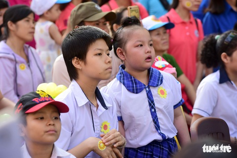 6,6 tỉ đồng - tấm lòng bạn đọc trong Ngày hội Hoa hướng dương - Ảnh 16. 6,6 tỉ đồng - tấm lòng bạn đọc trong Ngày hội Hoa hướng dương - Ảnh 16.