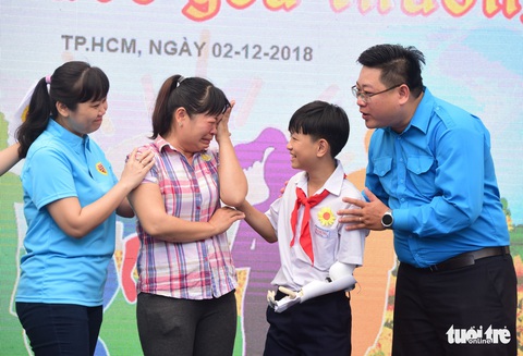 6,6 tỉ đồng - tấm lòng bạn đọc trong Ngày hội Hoa hướng dương - Ảnh 20. 6,6 tỉ đồng - tấm lòng bạn đọc trong Ngày hội Hoa hướng dương - Ảnh 20.