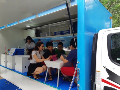 Ra mắt thư viện thông minh lưu động - Ảnh 1. Ra mắt thư viện thông minh lưu động - Ảnh 1.