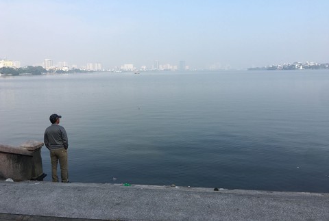 Hà Nội đề xuất lấy nước sông Hồng chống cạn cho hồ Tây - Ảnh 1. Hà Nội đề xuất lấy nước sông Hồng chống cạn cho hồ Tây - Ảnh 1.