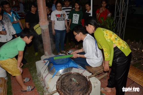 Khai mạc lễ hội bánh tráng phơi sương xứ Trảng Bàng - Ảnh 1. Khai mạc lễ hội bánh tráng phơi sương xứ Trảng Bàng - Ảnh 1.