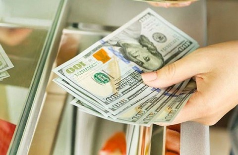 Đổi 100 USD sẽ không còn bị phạt 90 triệu đồng - Ảnh 1. Đổi 100 USD sẽ không còn bị phạt 90 triệu đồng - Ảnh 1.