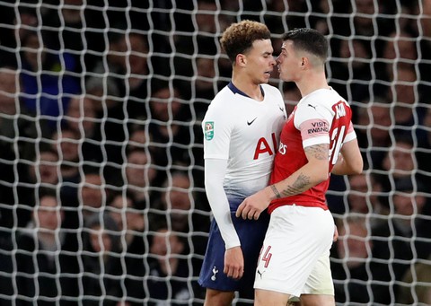 Arsenal và Tottenham bị phạt nặng - Ảnh 1. Arsenal và Tottenham bị phạt nặng - Ảnh 1.