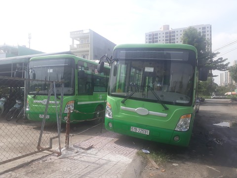 Thiếu nợ, 16 xe buýt bị ngân hàng niêm phong - Ảnh 2. Thiếu nợ, 16 xe buýt bị ngân hàng niêm phong - Ảnh 2.