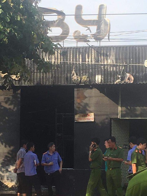 Cháy quán nhậu ở Đồng Nai, 6 người chết, tạm giữ thầu công trình - Ảnh 7. Cháy quán nhậu ở Đồng Nai, 6 người chết, tạm giữ thầu công trình - Ảnh 7.