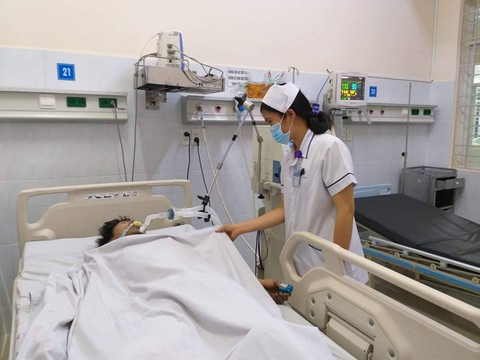 Cháy quán nhậu ở Đồng Nai, 6 người chết, tạm giữ thầu công trình - Ảnh 3. Cháy quán nhậu ở Đồng Nai, 6 người chết, tạm giữ thầu công trình - Ảnh 3.