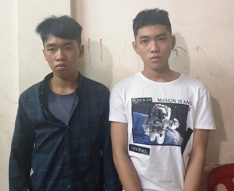 Hình sự đặc nhiệm phóng xe bắt hai thanh niên cướp giật trên phố - Ảnh 1. Hình sự đặc nhiệm phóng xe bắt hai thanh niên cướp giật trên phố - Ảnh 1.