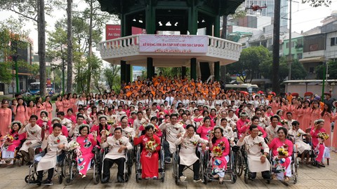 50 cặp đôi khuyết tật hạnh phúc trong lễ cưới tập thể - Ảnh 3. 50 cặp đôi khuyết tật hạnh phúc trong lễ cưới tập thể - Ảnh 3.