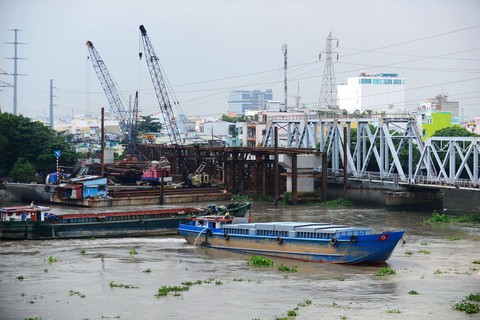 Nhà đầu tư nói gì về kết luận cầu sắt Bình Lợi xây cho tương lai mà chỉ xài được hiện tại - Ảnh 3. Nhà đầu tư nói gì về kết luận cầu sắt Bình Lợi xây cho tương lai mà chỉ xài được hiện tại - Ảnh 3.