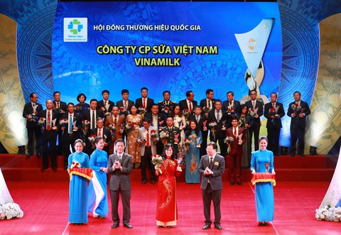 Một thập niên Vinamilk được vinh danh thương hiệu quốc gia - Ảnh 1. Một thập niên Vinamilk được vinh danh thương hiệu quốc gia - Ảnh 1.