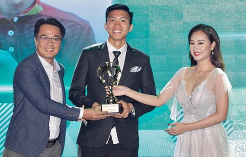 Quang Hải giành Quả bóng vàng Việt Nam 2018 - Ảnh 4. Quang Hải giành Quả bóng vàng Việt Nam 2018 - Ảnh 4.