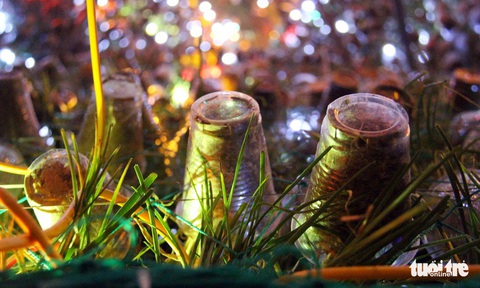 Độc đáo cây thông Noel ‘khủng’ làm từ 8.000 giỏ hành - Ảnh 8. Độc đáo cây thông Noel ‘khủng’ làm từ 8.000 giỏ hành - Ảnh 8.