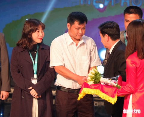 Báo Tuổi Trẻ nhận giải bạc Liên hoan truyền hình toàn quốc lần thứ 38 - Ảnh 1. Báo Tuổi Trẻ nhận giải bạc Liên hoan truyền hình toàn quốc lần thứ 38 - Ảnh 1.