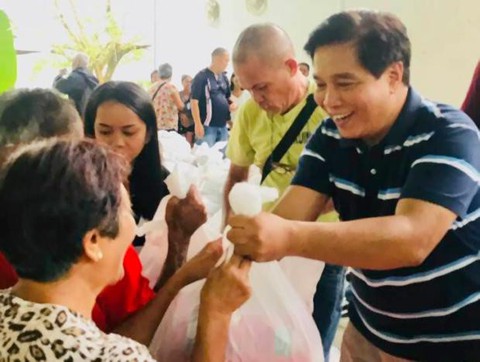 Đồng minh Tổng thống Duterte bị bắn chết khi tặng quà Giáng sinh - Ảnh 1. Đồng minh Tổng thống Duterte bị bắn chết khi tặng quà Giáng sinh - Ảnh 1.