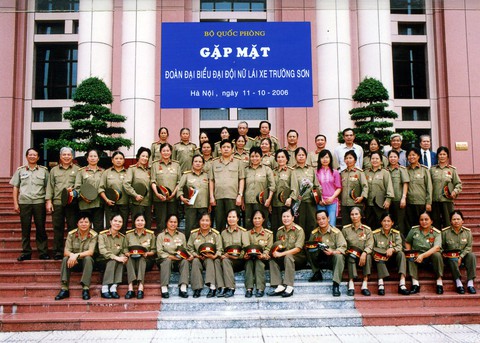 Đội nữ lái xe Trường Sơn dưới mưa bom bão đạn - Ảnh 4. Đội nữ lái xe Trường Sơn dưới mưa bom bão đạn - Ảnh 4.