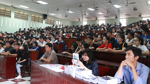 Học sinh miền Tây lên TP.HCM tìm hiểu trường đại học - Ảnh 1. Học sinh miền Tây lên TP.HCM tìm hiểu trường đại học - Ảnh 1.