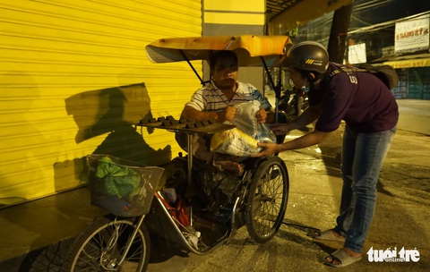 Nhóm bạn trẻ cuối tuần đi trao quà thiện nguyện - Ảnh 5. Nhóm bạn trẻ cuối tuần đi trao quà thiện nguyện - Ảnh 5.