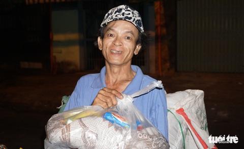 Nhóm bạn trẻ cuối tuần đi trao quà thiện nguyện - Ảnh 7. Nhóm bạn trẻ cuối tuần đi trao quà thiện nguyện - Ảnh 7.