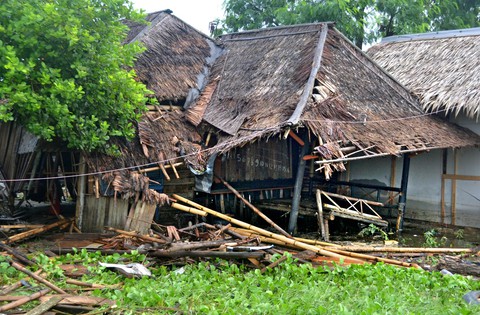 Sóng thần do núi lửa phun ở Indonesia, 62 người thiệt mạng - Ảnh 7. Sóng thần do núi lửa phun ở Indonesia, 62 người thiệt mạng - Ảnh 7.