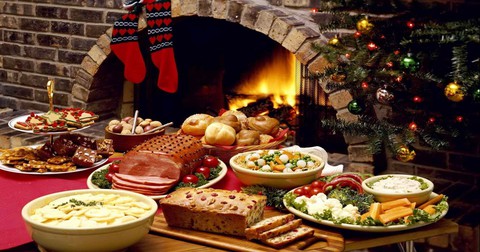 Cá trích mặc áo lông, tiệc thất ngư và những món độc lạ mùa Giáng sinh - Ảnh 1. Cá trích mặc áo lông, tiệc thất ngư và những món độc lạ mùa Giáng sinh - Ảnh 1.