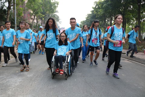 2.000 sinh viên tham gia đường chạy nghị lực - Ảnh 2. 2.000 sinh viên tham gia đường chạy nghị lực - Ảnh 2.