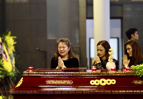 Lễ tang NSND Anh Tú: Người ra đi để lại nỗi tiếc thương - Ảnh 18. Lễ tang NSND Anh Tú: Người ra đi để lại nỗi tiếc thương - Ảnh 18.