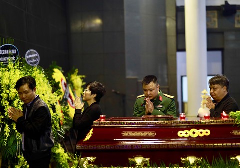 Lễ tang NSND Anh Tú: Người ra đi để lại nỗi tiếc thương - Ảnh 19. Lễ tang NSND Anh Tú: Người ra đi để lại nỗi tiếc thương - Ảnh 19.