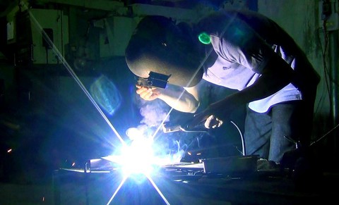 Coi chừng hàn xì có thể gây cháy nổ bất cứ lúc nào - Ảnh 1. Coi chừng hàn xì có thể gây cháy nổ bất cứ lúc nào - Ảnh 1.