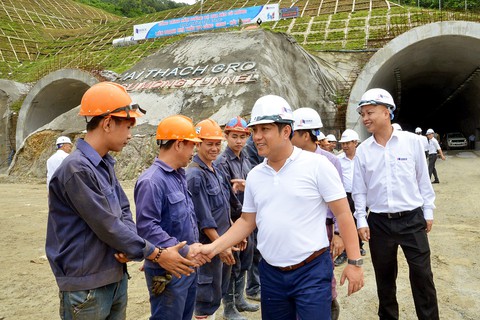 Dấu mốc ấn tượng ở hầm Cù Mông - Ảnh 1. Dấu mốc ấn tượng ở hầm Cù Mông - Ảnh 1.
