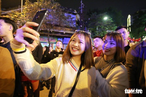Rực rỡ ánh sáng khắp mọi miền mừng Giáng sinh - Ảnh 7. Rực rỡ ánh sáng khắp mọi miền mừng Giáng sinh - Ảnh 7.