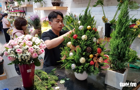 Khách đặt quá nhiều, cửa hàng hoa ngưng nhận trực tuyến - Ảnh 2. Khách đặt quá nhiều, cửa hàng hoa ngưng nhận trực tuyến - Ảnh 2.