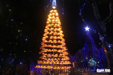 Lung linh những cây thông Noel ‘có một không hai ở xứ Nghệ - Ảnh 16. Lung linh những cây thông Noel ‘có một không hai ở xứ Nghệ - Ảnh 16.