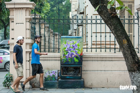 Tủ điện Hà Nội được khoác áo mới đón Tết - Ảnh 17. Tủ điện Hà Nội được khoác áo mới đón Tết - Ảnh 17.