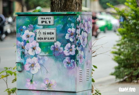 Tủ điện Hà Nội được khoác áo mới đón Tết - Ảnh 8. Tủ điện Hà Nội được khoác áo mới đón Tết - Ảnh 8.