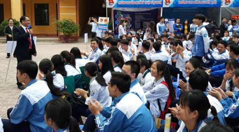 Tăng cường truyền thông hướng nghiệp cho thanh thiếu niên - Ảnh 1. Tăng cường truyền thông hướng nghiệp cho thanh thiếu niên - Ảnh 1.